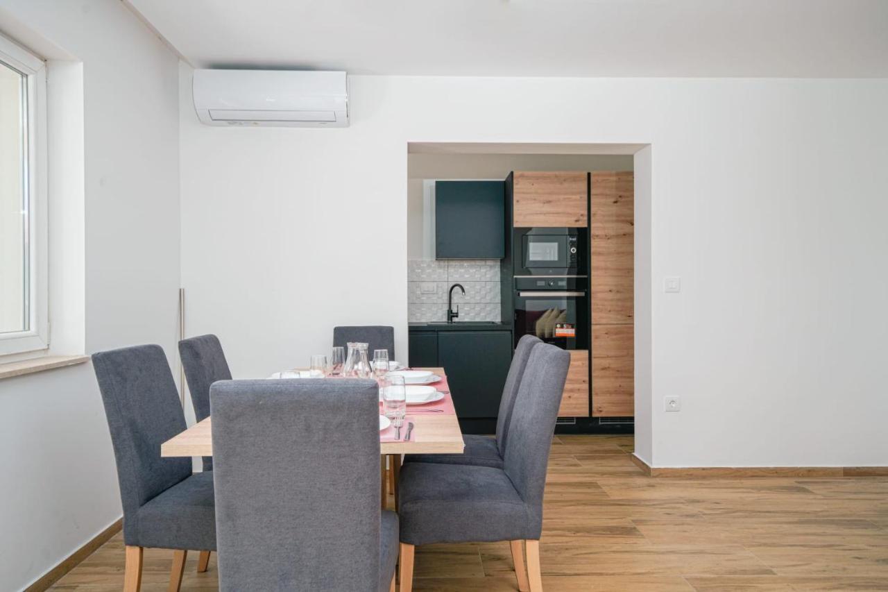 Pina Tourist Apartments 보디체 외부 사진